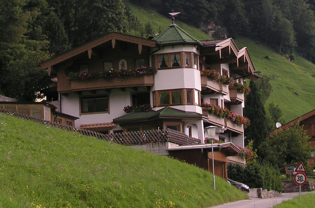 Haus Am Sonnenhang Finkenberg Exterior photo